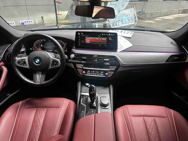 BMW 5 Series 2022 530Li Лидирующий M Спортивный костюм экстерьер фото 5 BMW 5 Series 2022 530Li Лидирующий M Спортивный костюм экстерьер фото 5
