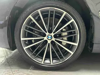 BMW 5 Series 2022 530Li Лидирующий M Спортивный костюм интерьер фото 12 BMW 5 Series 2022 530Li Лидирующий M Спортивный костюм интерьер фото 12