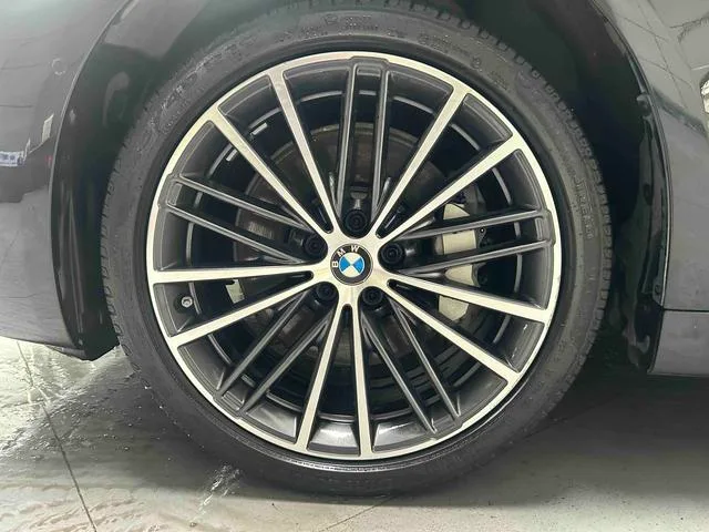 BMW 5 Series 2022 530Li Лидирующий M Спортивный костюм интерьер фото 12 BMW 5 Series 2022 530Li Лидирующий M Спортивный костюм интерьер фото 12
