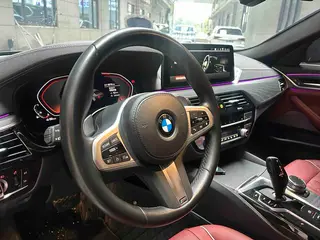 BMW 5 Series 2022 530Li Лидирующий M Спортивный костюм интерьер фото 16 BMW 5 Series 2022 530Li Лидирующий M Спортивный костюм интерьер фото 16
