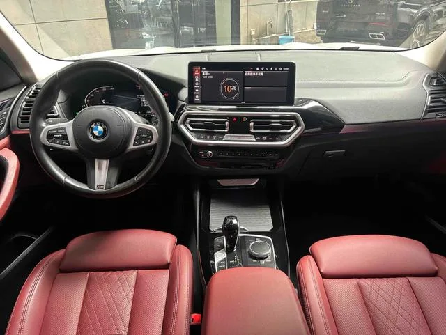 BMW X3 2022 xDrive25i M Спортивный костюм интерьер фото 11 BMW X3 2022 xDrive25i M Спортивный костюм интерьер фото 11