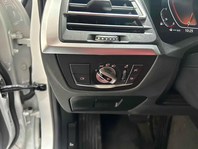 BMW X3 2022 xDrive25i M Спортивный костюм интерьер фото 12 BMW X3 2022 xDrive25i M Спортивный костюм интерьер фото 12