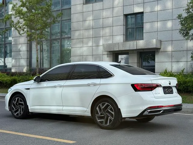 Volkswagen Sagitar 2024 300TSI DSG Premium Edition exterior photo 6