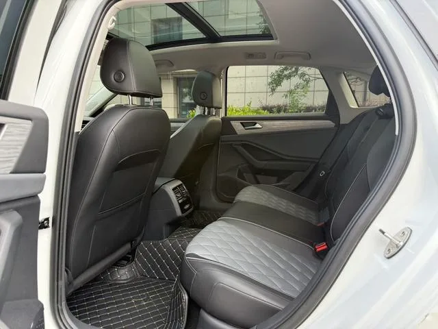 Volkswagen Sagitar 2024 300TSI DSG Premium Edition interior photo 11