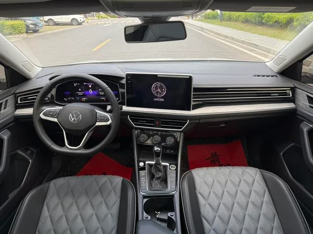 Volkswagen Sagitar 2024 300TSI DSG Premium Edition interior photo 12