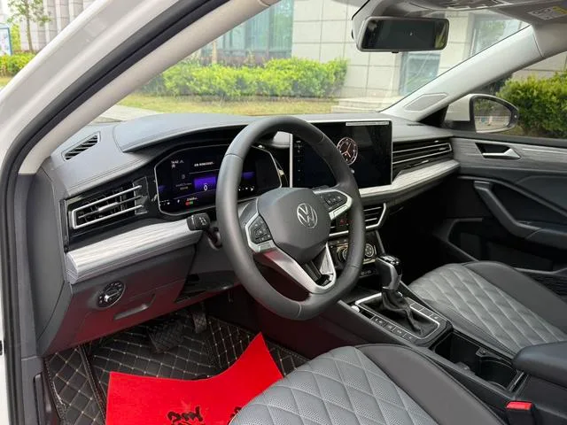 Volkswagen Sagitar 2024 300TSI DSG Premium Edition interior photo 15