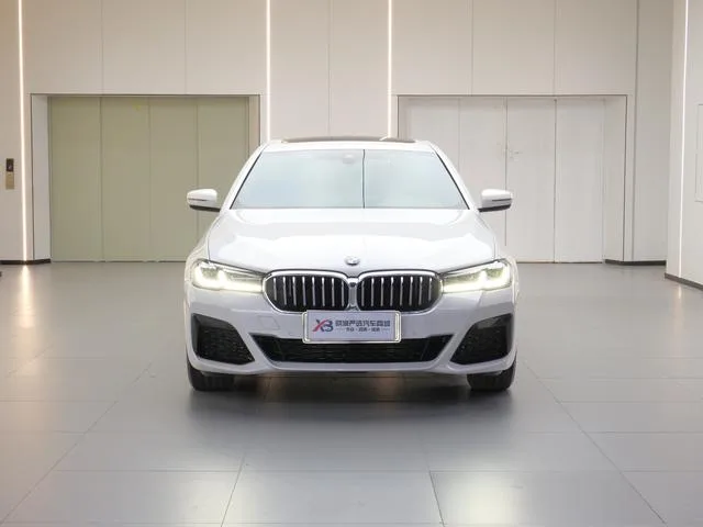 BMW 5 Series 2022 Reforma 525Li M Conjunto deportivo exterior foto 2 BMW 5 Series 2022 Reforma 525Li M Conjunto deportivo exterior foto 2