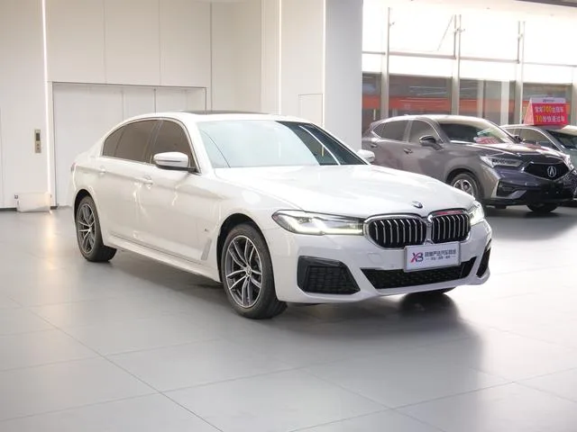 BMW 5 Series 2022 Reforma 525Li M Conjunto deportivo exterior foto 3 BMW 5 Series 2022 Reforma 525Li M Conjunto deportivo exterior foto 3