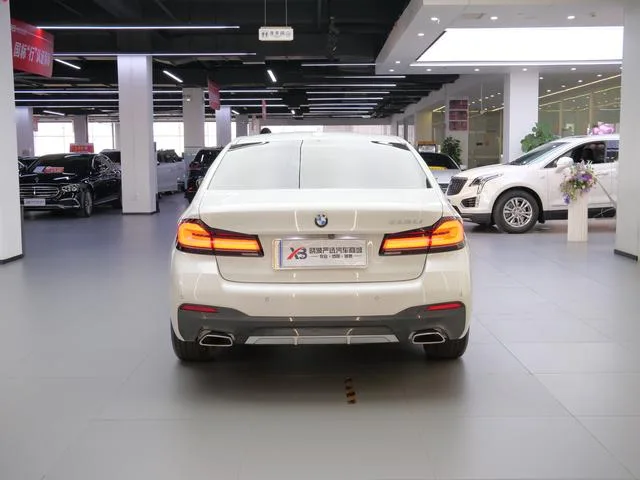 BMW 5 Series 2022 Reforma 525Li M Conjunto deportivo exterior foto 4 BMW 5 Series 2022 Reforma 525Li M Conjunto deportivo exterior foto 4