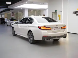 BMW 5 Series 2022 Reforma 525Li M Conjunto deportivo exterior foto 5 BMW 5 Series 2022 Reforma 525Li M Conjunto deportivo exterior foto 5