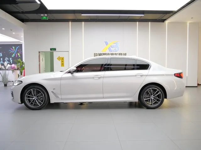 BMW 5 Series 2022 Reforma 525Li M Conjunto deportivo exterior foto 6 BMW 5 Series 2022 Reforma 525Li M Conjunto deportivo exterior foto 6