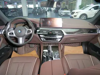 BMW 5 Series 2022 Reforma 525Li M Conjunto deportivo exterior foto 7 BMW 5 Series 2022 Reforma 525Li M Conjunto deportivo exterior foto 7