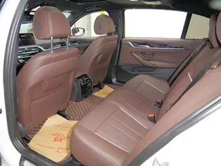 BMW 5 Series 2022 Reforma 525Li M Conjunto deportivo exterior foto 9 BMW 5 Series 2022 Reforma 525Li M Conjunto deportivo exterior foto 9