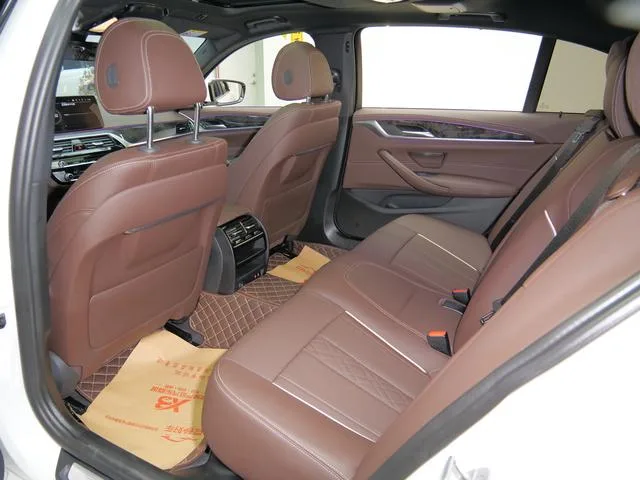BMW 5 Series 2022 Reforma 525Li M Conjunto deportivo exterior foto 9 BMW 5 Series 2022 Reforma 525Li M Conjunto deportivo exterior foto 9