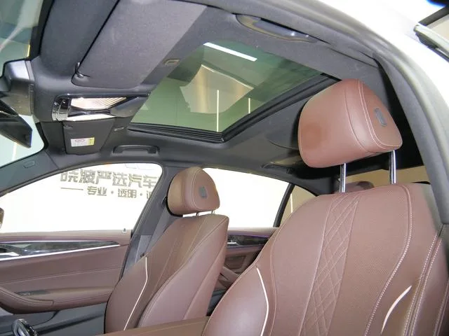 BMW 5 Series 2022 Reforma 525Li M Conjunto deportivo interior foto 12 BMW 5 Series 2022 Reforma 525Li M Conjunto deportivo interior foto 12