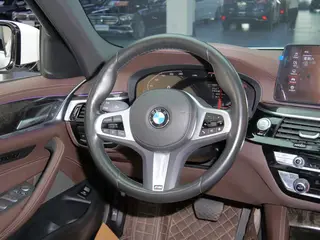 BMW 5 Series 2022 Reforma 525Li M Conjunto deportivo interior foto 14 BMW 5 Series 2022 Reforma 525Li M Conjunto deportivo interior foto 14