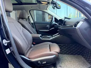 BMW 3 Series 2023 325Li M Conjunto deportivo interior foto 17