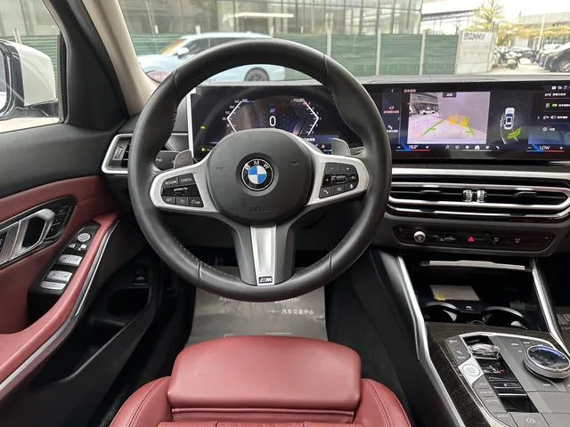BMW 3 Series 2023 325Li M Conjunto deportivo interior foto 13 BMW 3 Series 2023 325Li M Conjunto deportivo interior foto 13