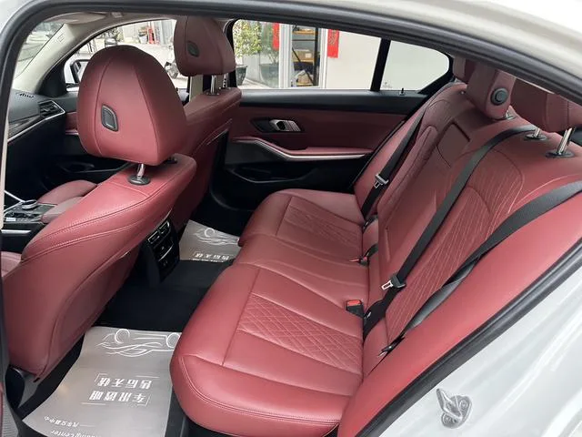 BMW 3 Series 2023 325Li M Conjunto deportivo interior foto 14 BMW 3 Series 2023 325Li M Conjunto deportivo interior foto 14