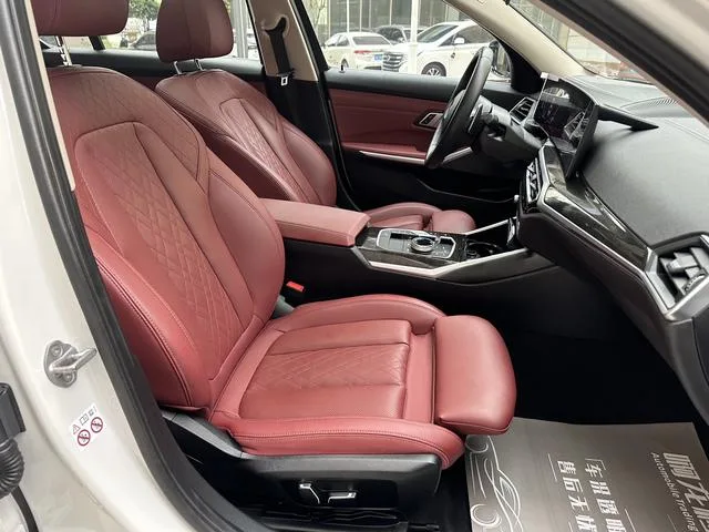 BMW 3 Series 2023 325Li M Conjunto deportivo interior foto 19 BMW 3 Series 2023 325Li M Conjunto deportivo interior foto 19