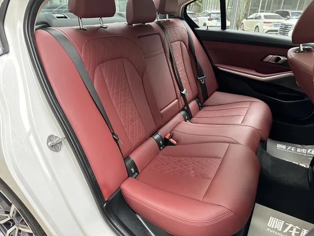BMW 3 Series 2023 325Li M Conjunto deportivo interior foto 20 BMW 3 Series 2023 325Li M Conjunto deportivo interior foto 20