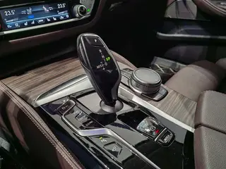 BMW 5 Series 2022 Trois lifting 530Li Type de luxe Ensemble de luxe intérieur photo 10 BMW 5 Series 2022 Trois lifting 530Li Type de luxe Ensemble de luxe intérieur photo 10