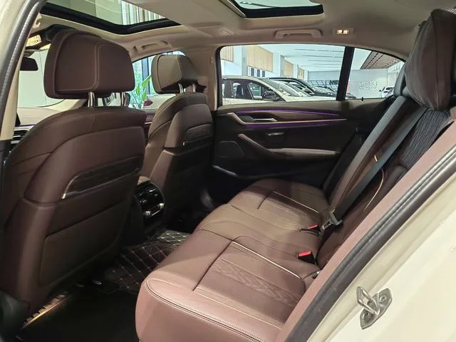 BMW 5 Series 2022 Trois lifting 530Li Type de luxe Ensemble de luxe intérieur photo 12 BMW 5 Series 2022 Trois lifting 530Li Type de luxe Ensemble de luxe intérieur photo 12