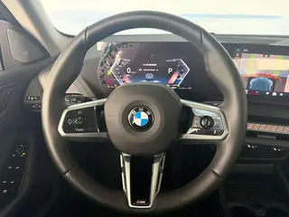 BMW 2 Series 2025 225L M Traje nocturno deportivo Yao interior foto 18 BMW 2 Series 2025 225L M Traje nocturno deportivo Yao interior foto 18