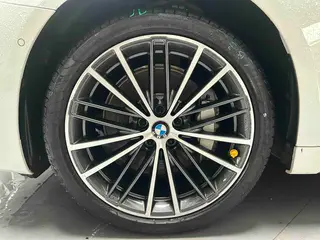 BMW 5 Series 2023 530Li Лидирующий M Спортивный костюм экстерьер фото 6 BMW 5 Series 2023 530Li Лидирующий M Спортивный костюм экстерьер фото 6