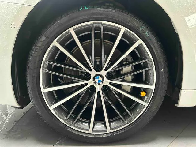 BMW 5 Series 2023 530Li Лидирующий M Спортивный костюм экстерьер фото 6 BMW 5 Series 2023 530Li Лидирующий M Спортивный костюм экстерьер фото 6