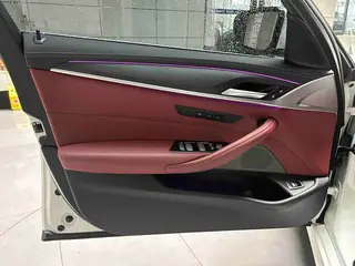 BMW 5 Series 2023 530Li Лидирующий M Спортивный костюм экстерьер фото 8 BMW 5 Series 2023 530Li Лидирующий M Спортивный костюм экстерьер фото 8