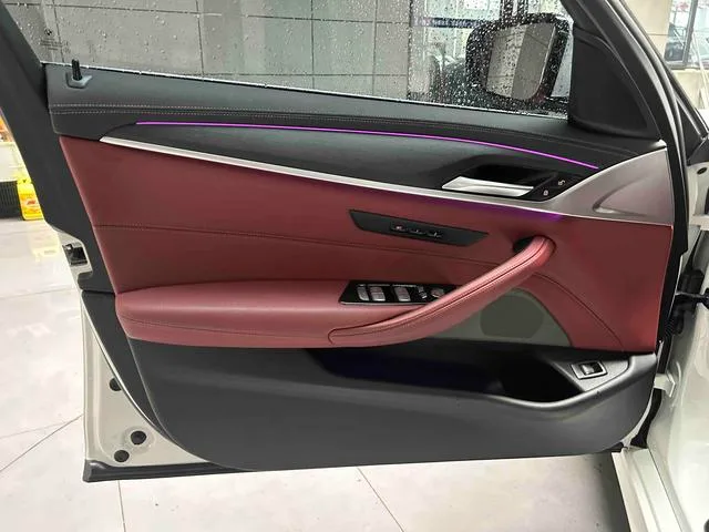 BMW 5 Series 2023 530Li Лидирующий M Спортивный костюм экстерьер фото 8 BMW 5 Series 2023 530Li Лидирующий M Спортивный костюм экстерьер фото 8