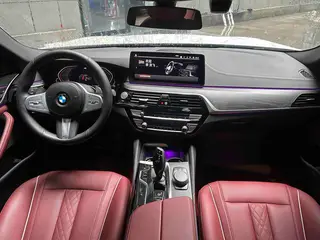 BMW 5 Series 2023 530Li Лидирующий M Спортивный костюм интерьер фото 16 BMW 5 Series 2023 530Li Лидирующий M Спортивный костюм интерьер фото 16