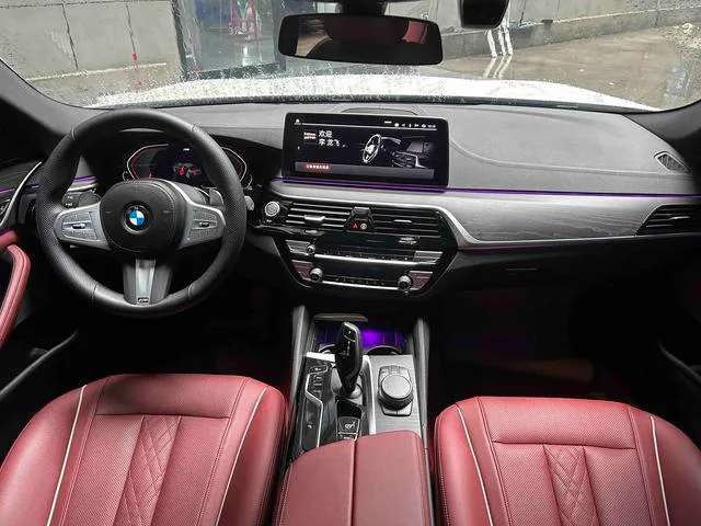 BMW 5 Series 2023 530Li Лидирующий M Спортивный костюм интерьер фото 16 BMW 5 Series 2023 530Li Лидирующий M Спортивный костюм интерьер фото 16
