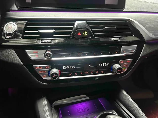 BMW 5 Series 2023 530Li Лидирующий M Спортивный костюм интерьер фото 17 BMW 5 Series 2023 530Li Лидирующий M Спортивный костюм интерьер фото 17