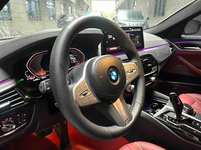 BMW 5 Series 2023 530Li Лидирующий M Спортивный костюм интерьер фото 19 BMW 5 Series 2023 530Li Лидирующий M Спортивный костюм интерьер фото 19