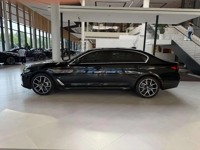 BMW 5 Series 2022 Second change 530Li Premium Class M Sports suit exterior photo 4 BMW 5 Series 2022 Second change 530Li Premium Class M Sports suit exterior photo 4