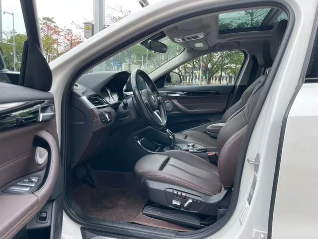 BMW X2 2023 sDrive25i M Edición nocturna deportiva interior foto 6 BMW X2 2023 sDrive25i M Edición nocturna deportiva interior foto 6