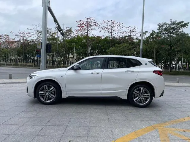 BMW X2 2023 sDrive25i M Edición nocturna deportiva interior foto 8 BMW X2 2023 sDrive25i M Edición nocturna deportiva interior foto 8