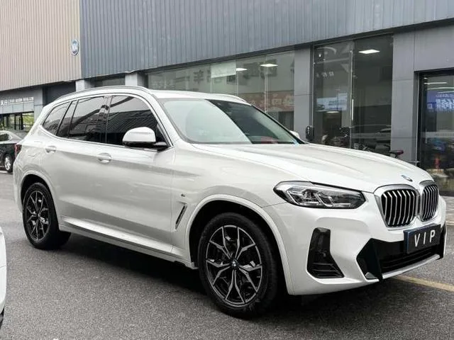 BMW X3 2022 xDrive25i M Спортивный костюм экстерьер фото 3 BMW X3 2022 xDrive25i M Спортивный костюм экстерьер фото 3