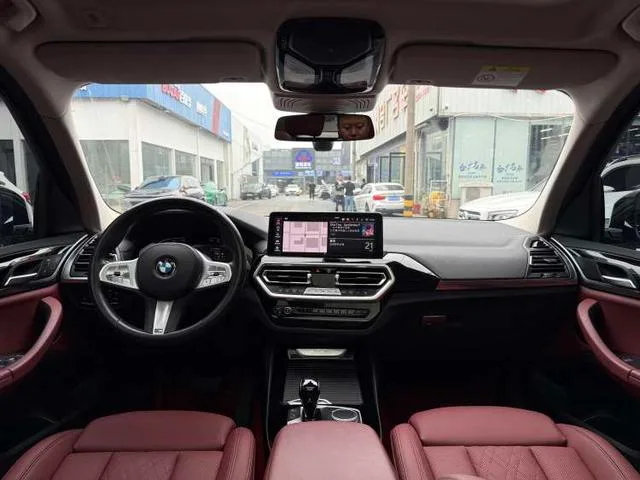 BMW X3 2022 xDrive25i M Спортивный костюм интерьер фото 10 BMW X3 2022 xDrive25i M Спортивный костюм интерьер фото 10