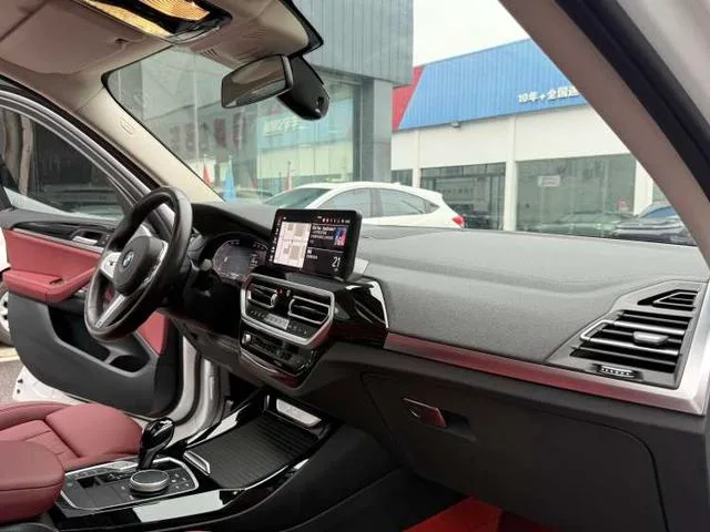BMW X3 2022 xDrive25i M Спортивный костюм интерьер фото 11 BMW X3 2022 xDrive25i M Спортивный костюм интерьер фото 11