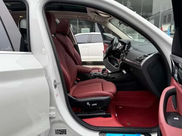 BMW X3 2022 xDrive25i M Спортивный костюм интерьер фото 12 BMW X3 2022 xDrive25i M Спортивный костюм интерьер фото 12