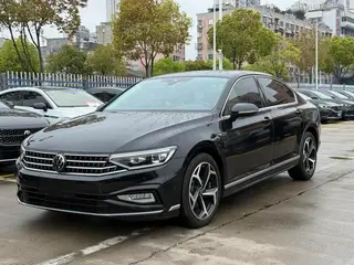 Volkswagen Magotan 2023 200 Десять тысяч памятных изданий 330TSI DSG Люксовый