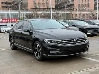 Volkswagen Magotan 2023 200 Edición conmemorativa de 10,000 vehículos 330TSI DSG De lujo exterior foto 3