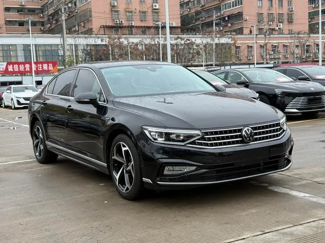 Volkswagen Magotan 2023 200 Edición conmemorativa de 10,000 vehículos 330TSI DSG De lujo exterior foto 3