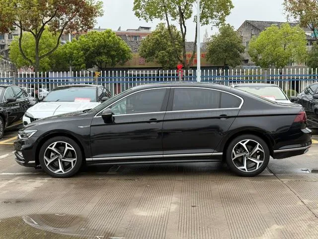 Volkswagen Magotan 2023 200 Edición conmemorativa de 10,000 vehículos 330TSI DSG De lujo exterior foto 4