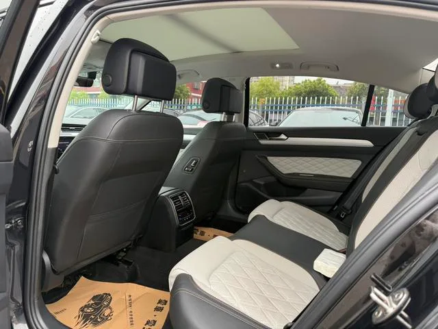 Volkswagen Magotan 2023 200 Edición conmemorativa de 10,000 vehículos 330TSI DSG De lujo interior foto 11