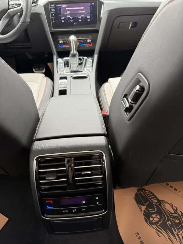 Volkswagen Magotan 2023 200 Edición conmemorativa de 10,000 vehículos 330TSI DSG De lujo interior foto 12