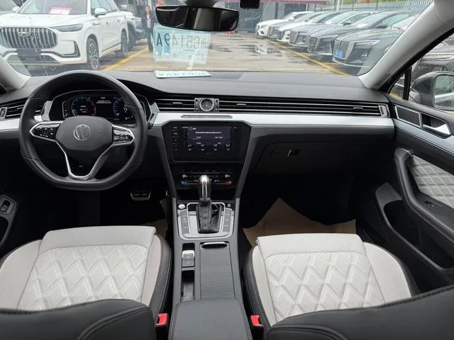 Volkswagen Magotan 2023 200 Edición conmemorativa de 10,000 vehículos 330TSI DSG De lujo interior foto 14